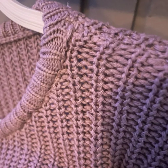 Brandy Melville Cropped Knit Sweater - Picture 8 of 9